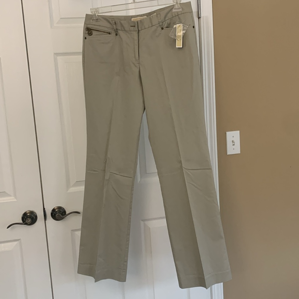 Michael Kors NWT stylish khaki pants. Excellent condition.